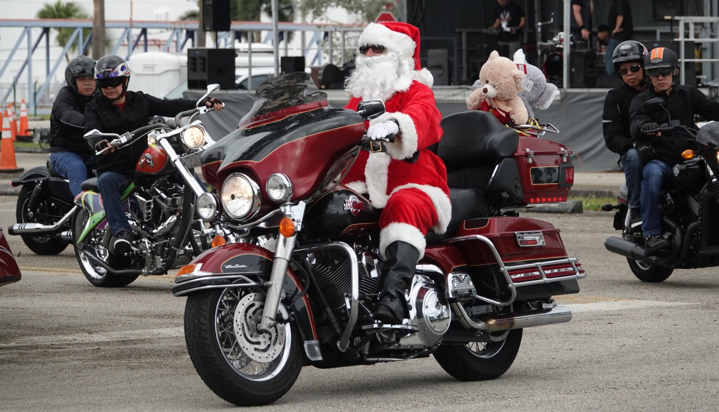 Weekend things to do: Holiday lights by Water Taxi, Jeremy Piven, FGO’s ‘Silent Night,’ Holy Terror remembered