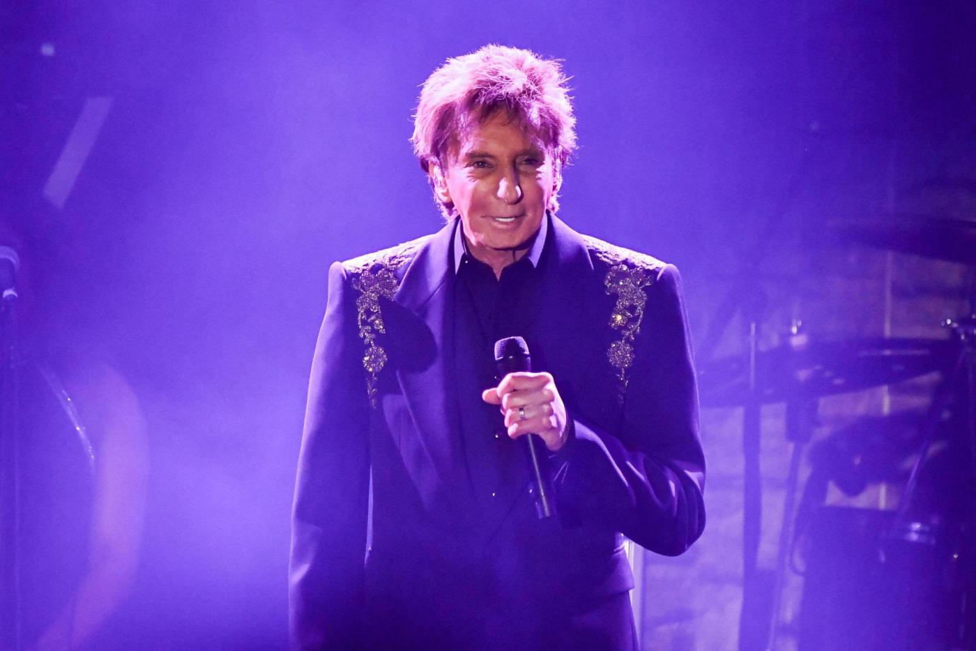 Barry Manilow to have surgery for early-stage lung cancer and postpones January concerts